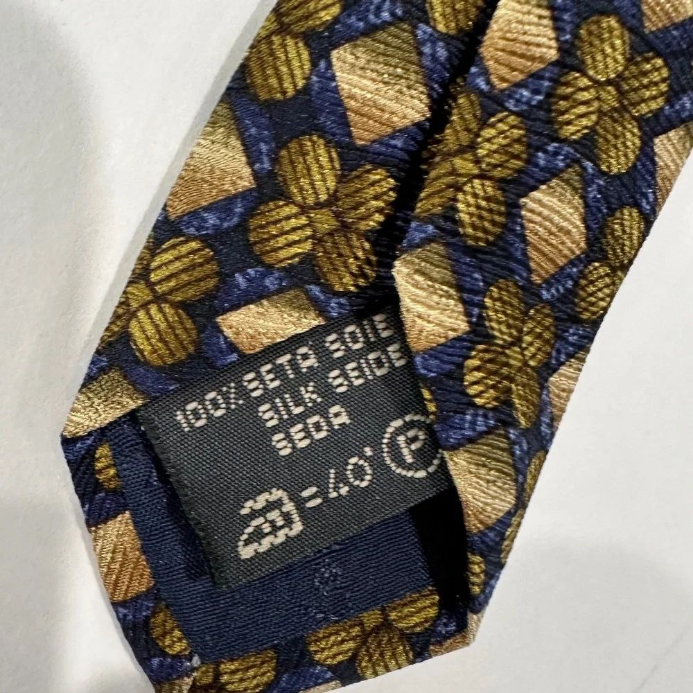 Men's ERMENEGILDO ZEGNA classic neck tie.